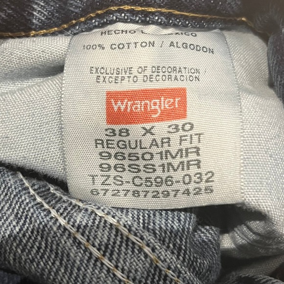 Wrangler Jeans Men 38x30 Relaxed Fit Straight Leg Med Wash Denim Pants Adult - Picture 6 of 9